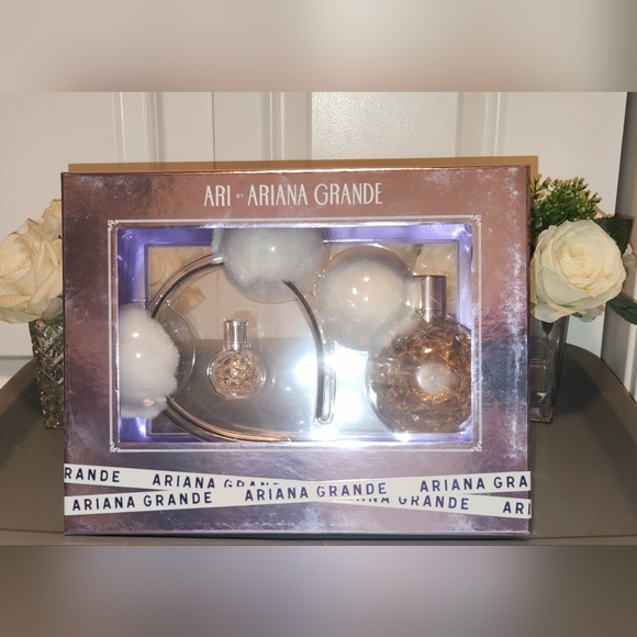Ari by Ariana Grande EDP Perfume Gift Set with Pom Pom Headband;New & Never Used - Picture 13 of 16